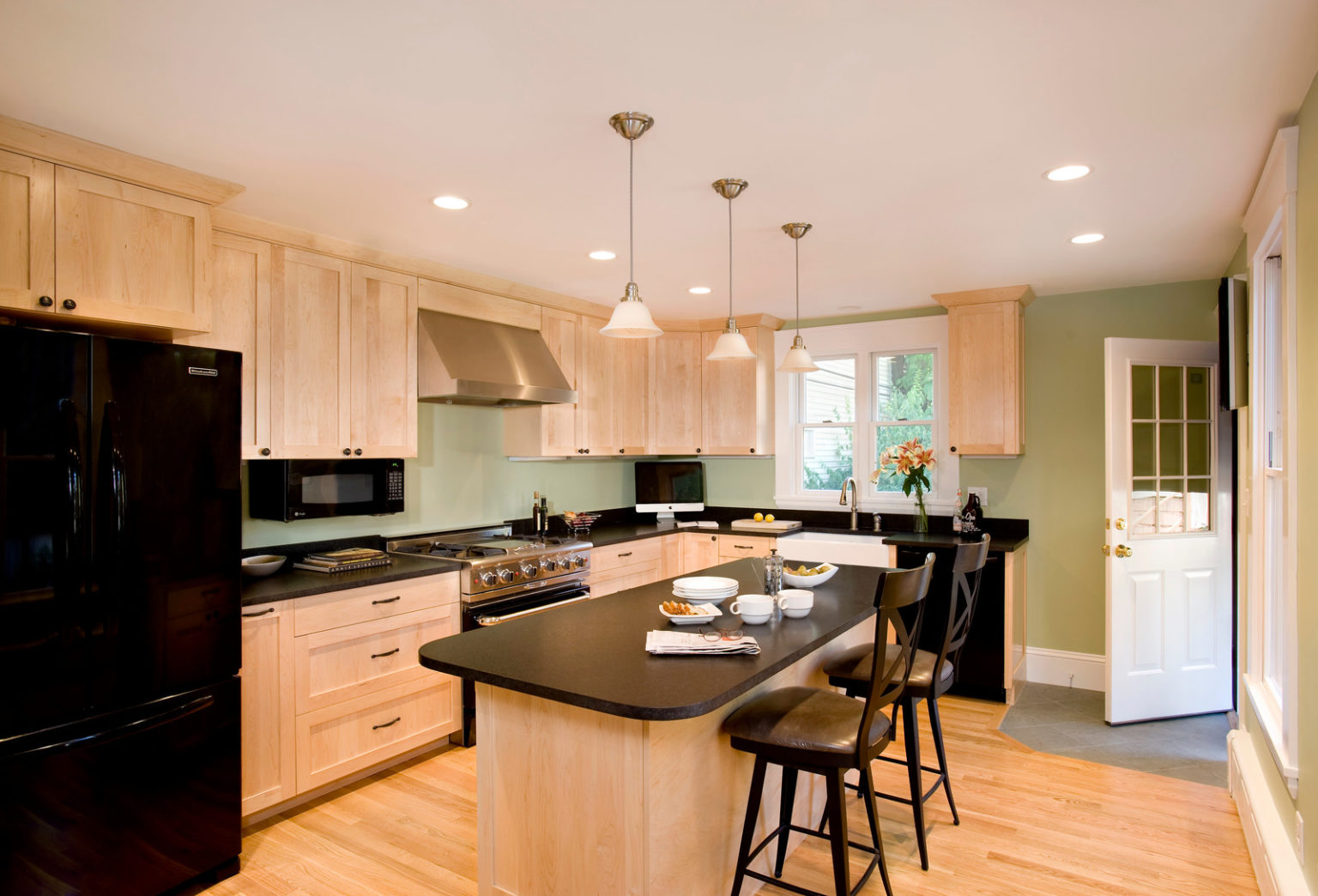 Popular kitchen paint colors with maple cabinets