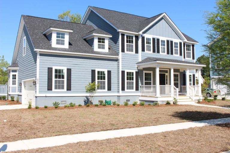 6 Best Blue House White Trim Combinations for Your Exterior Design