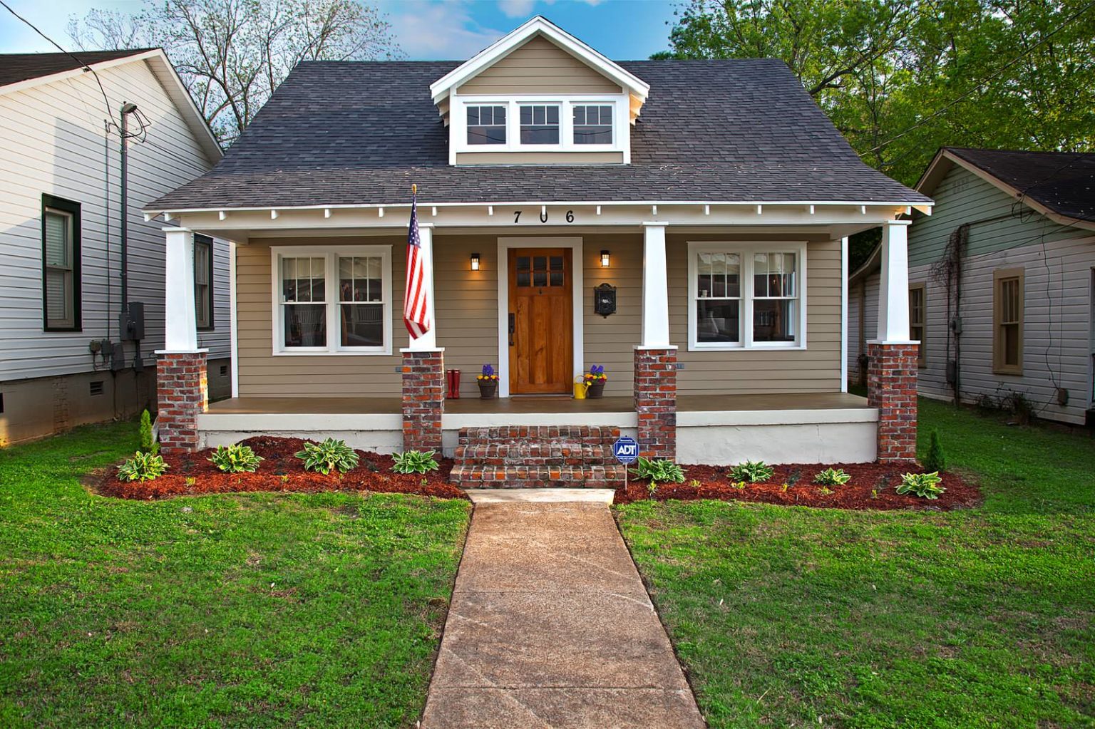 9 Red Brick and Siding Color Combinations for the Best Exterior Look