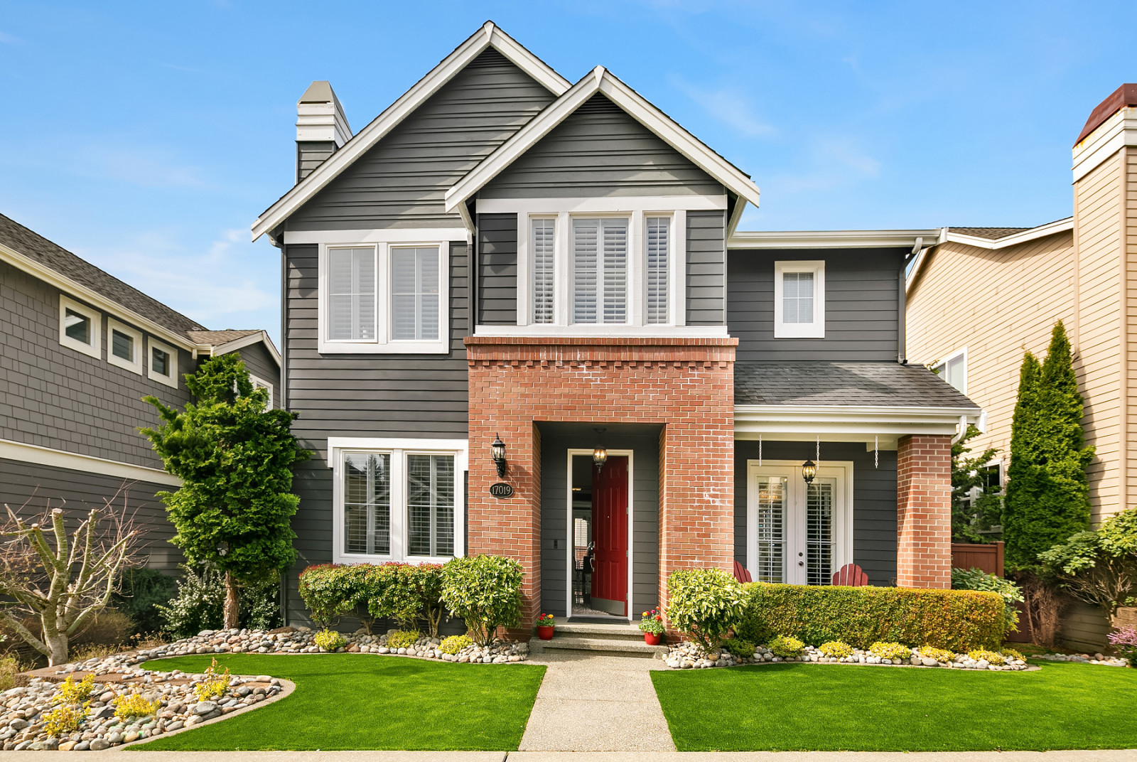 What Color Door Looks Good With Red Brick House