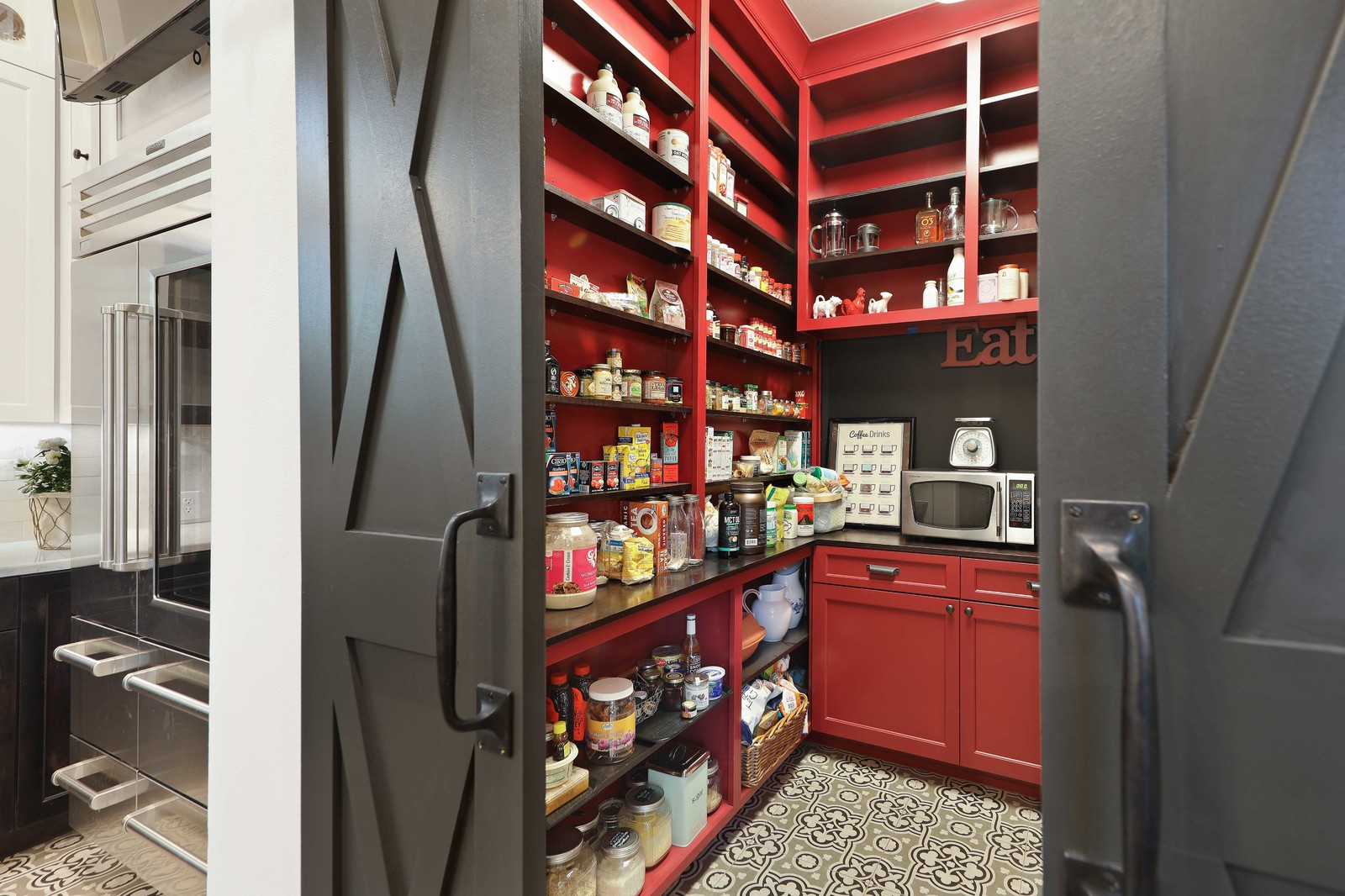 17 Striking Red and Black Kitchen Ideas to Style Up Your Interior