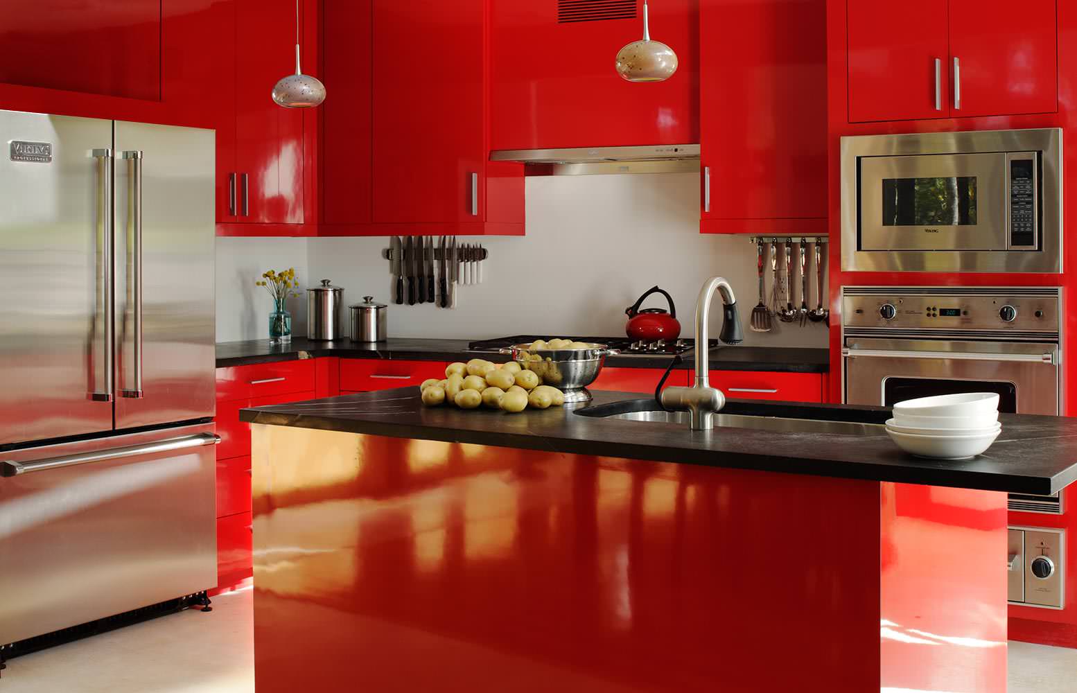 kitchen design around red and black
