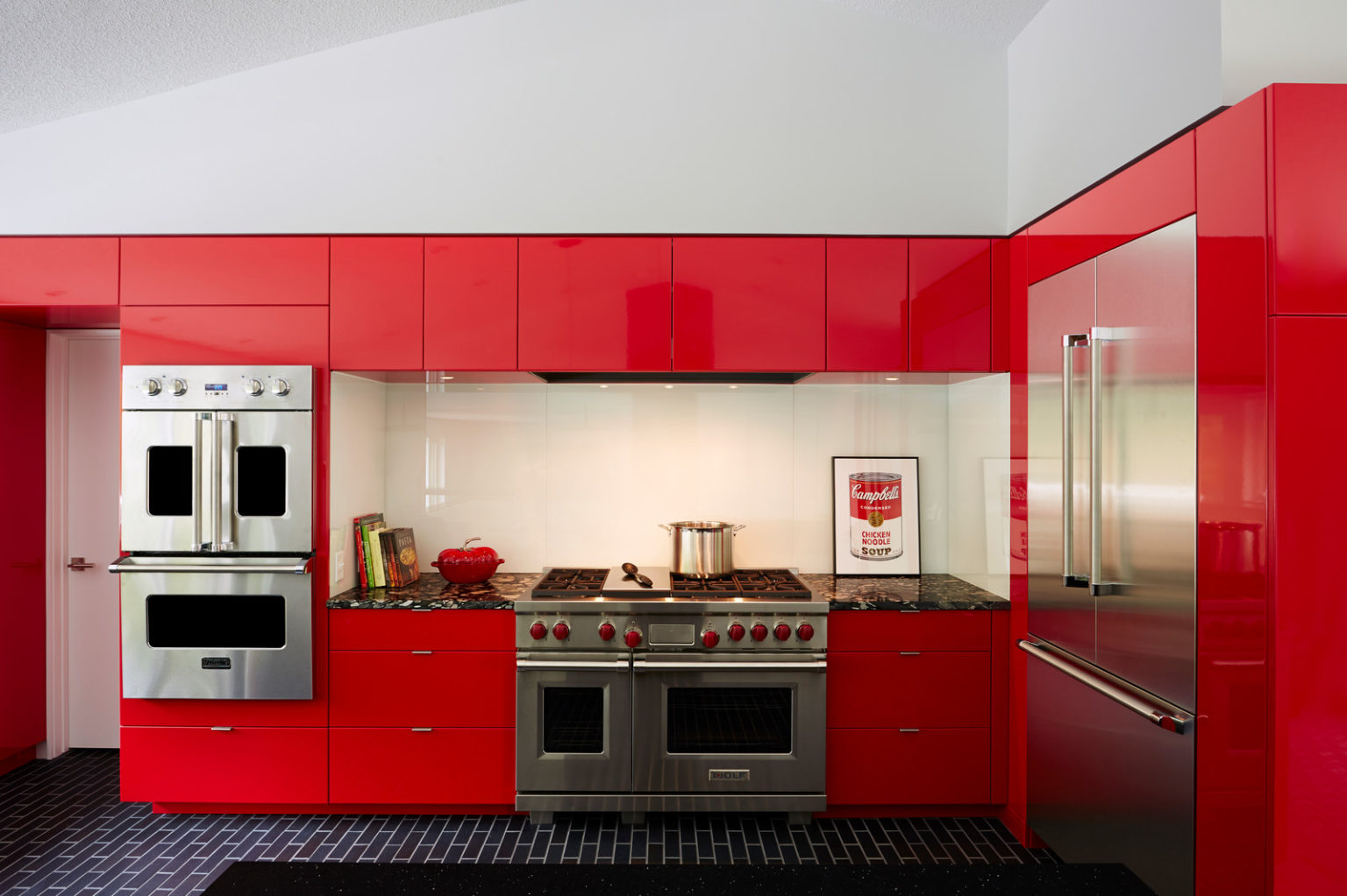 17 Striking Red and Black Kitchen Ideas to Style Up Your Interior