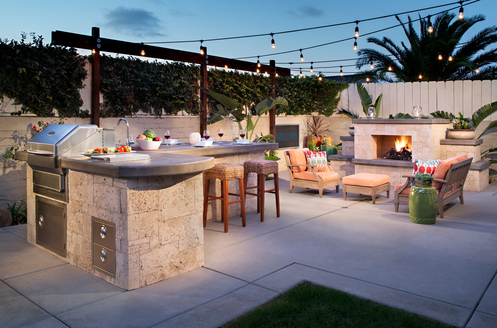 14 Most Fascinating L Shaped Outdoor Kitchen For A Family Backyard 