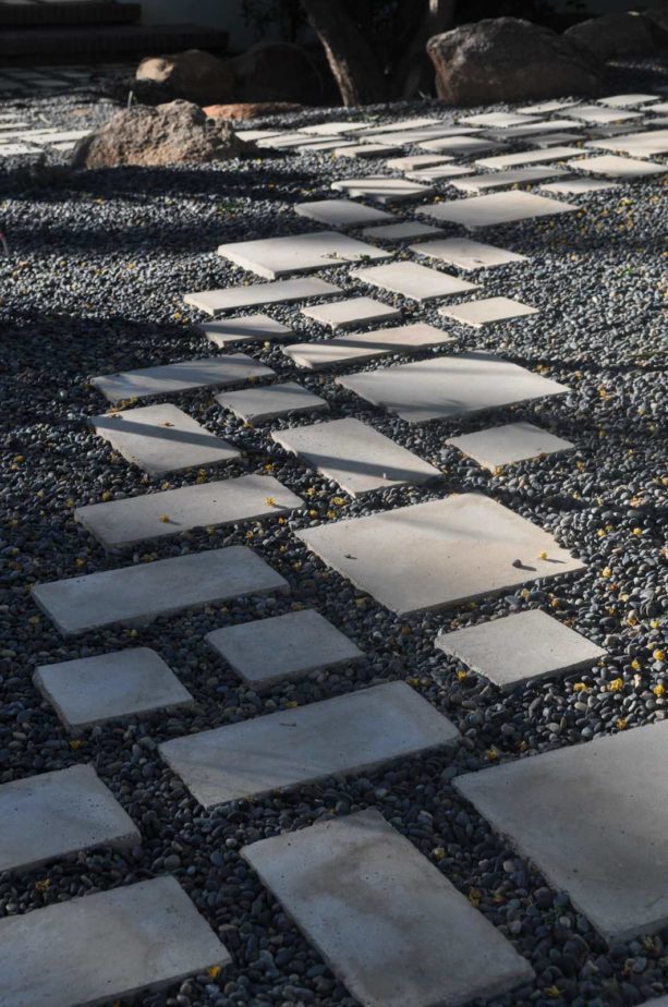 mexican beach pebbles pea gravel walkway with random arrangement stepping stones