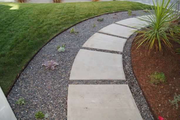 pea gravel front walkway with concrete stepping stones in circular lines