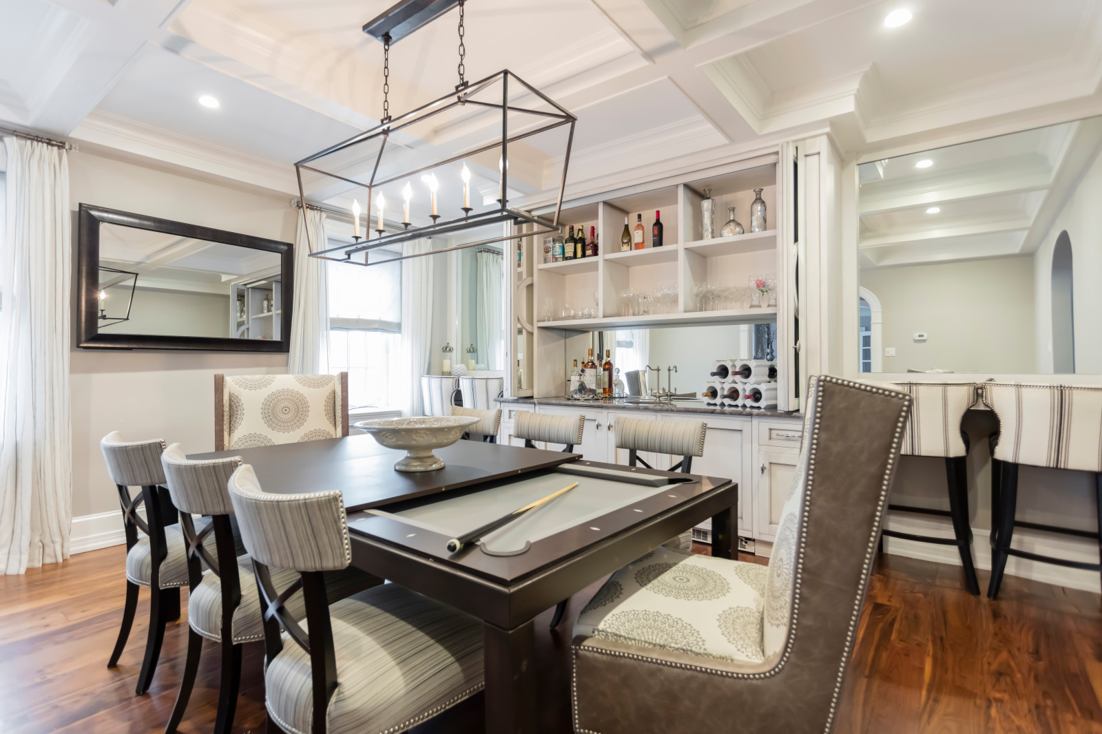 dining room with mini bar