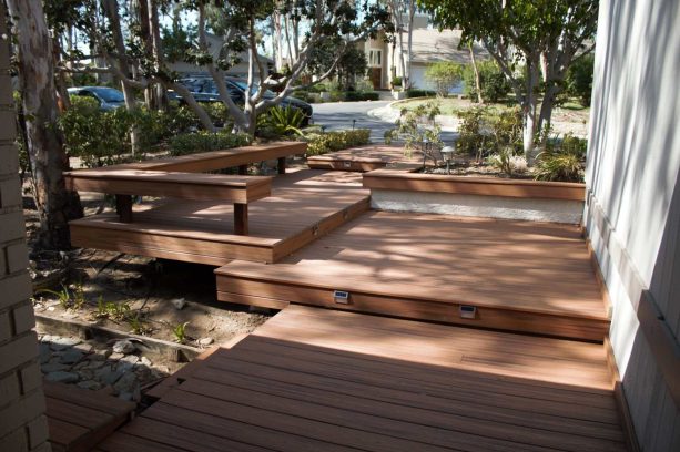 using redwood as a top of a low retaining wall idea in a deck