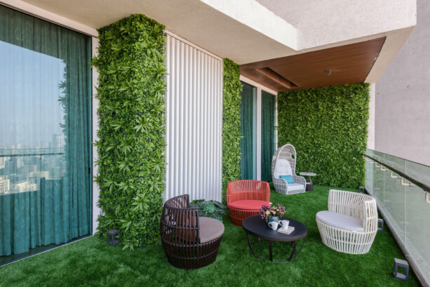 artificial grass as a balcony flooring to enhance the natural look