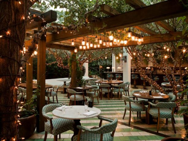 the tropical restaurant patio idea is completed with a lot of warming lights