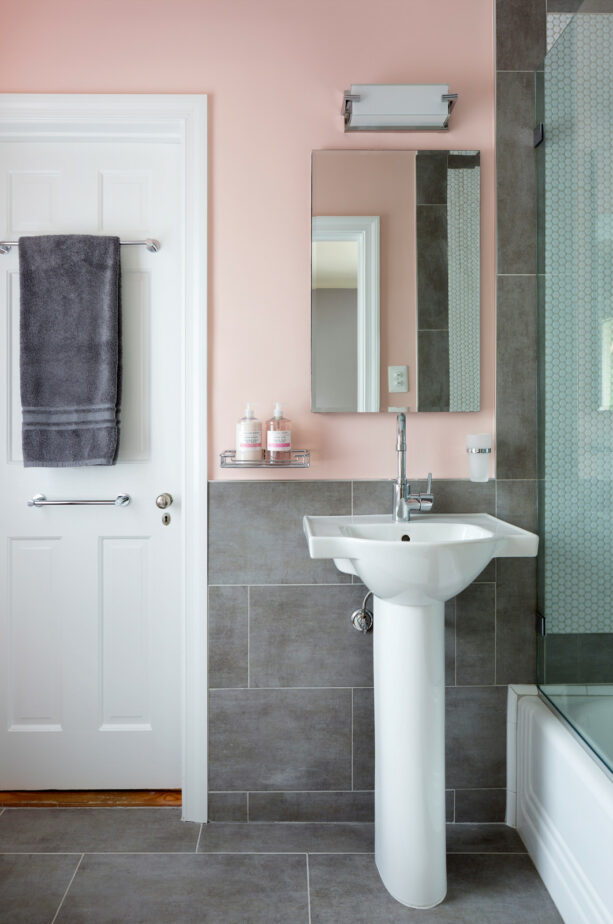 combination of dark gray tiles and baby pink bathroom walls