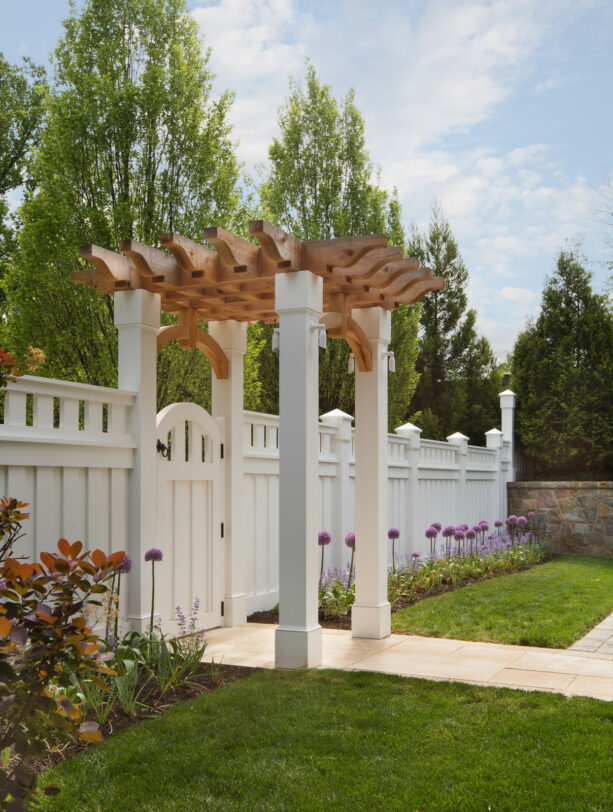white painted craftsman style fence with decorative posts